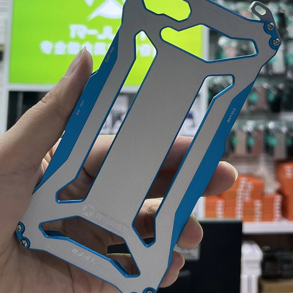 Luxury iPhone Case — Aluminum Alloy Metal Armor Cover with Cooling Design, Military-Grade Shockproof Protection, Heavy-Duty Anti-Scratch Matte Finish & Non-Slip Grip