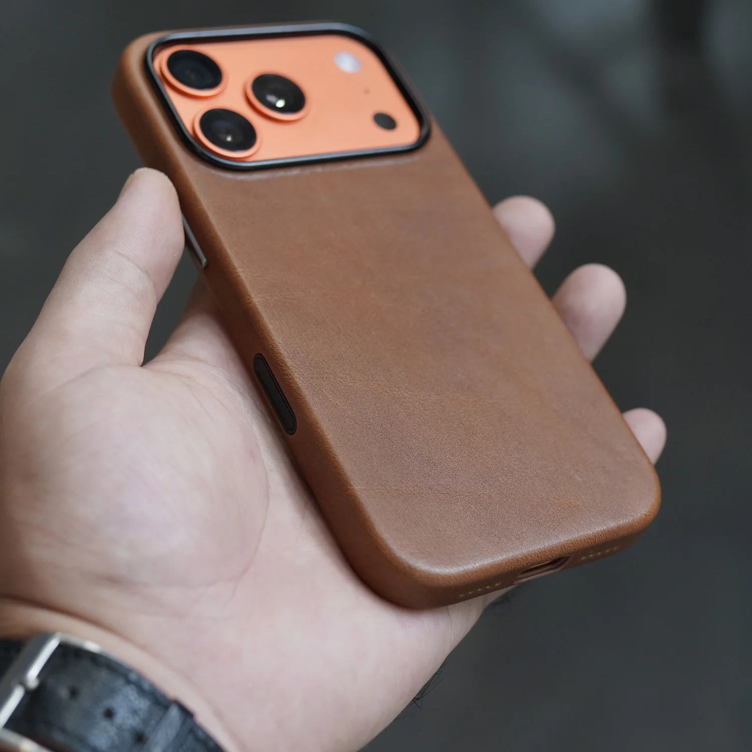 Luxury iPhone Case — MagSafe Genuine Cowhide Leather Cover with Retro Full-Body Design and Anti-Fingerprint Magnetic Protection