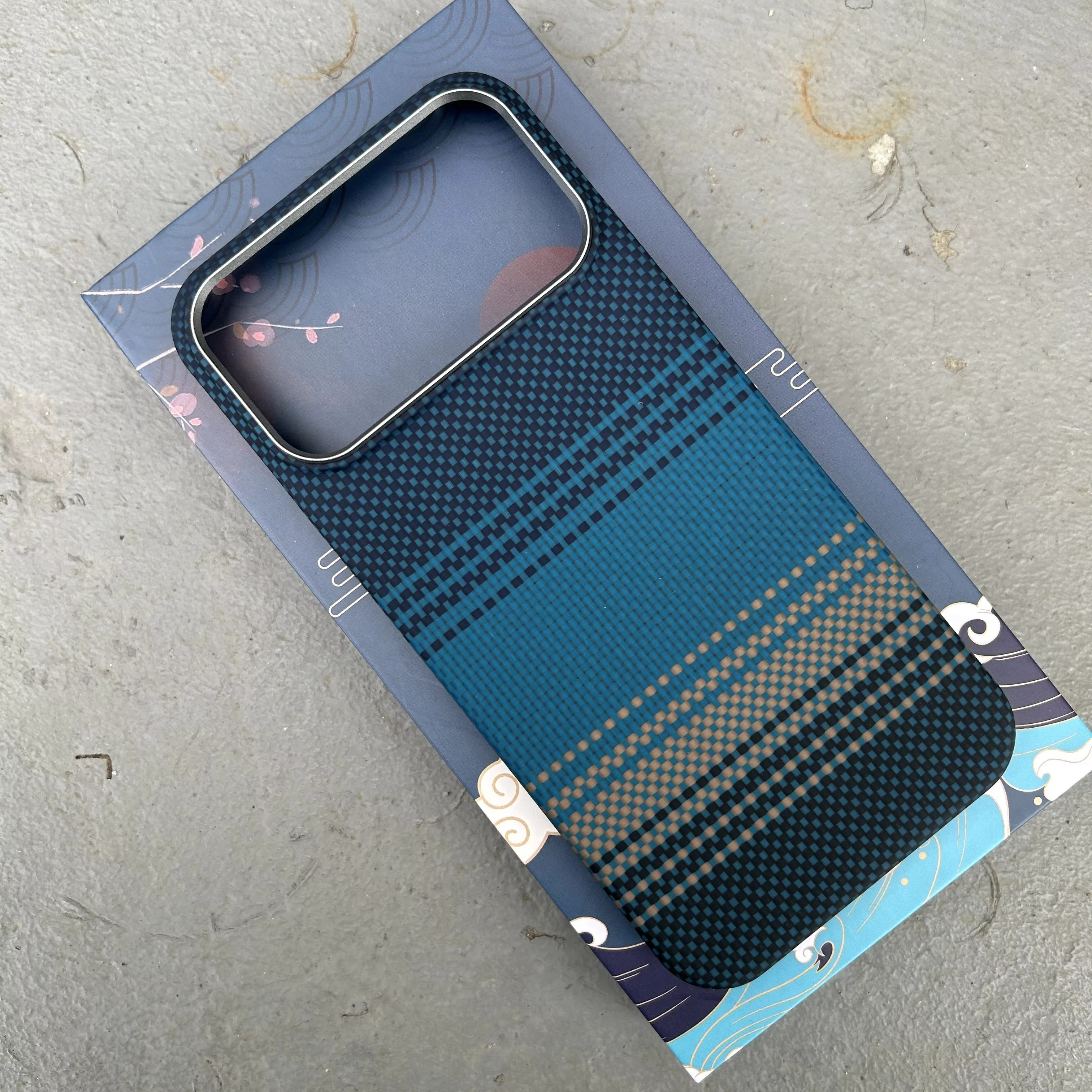 Luxury iPhone Case — Ultra-Thin Aramid Carbon Fiber MagSafe Cover with Kevlar-Grade Protection, Shock-Resistant Slim Design and Washable Finish