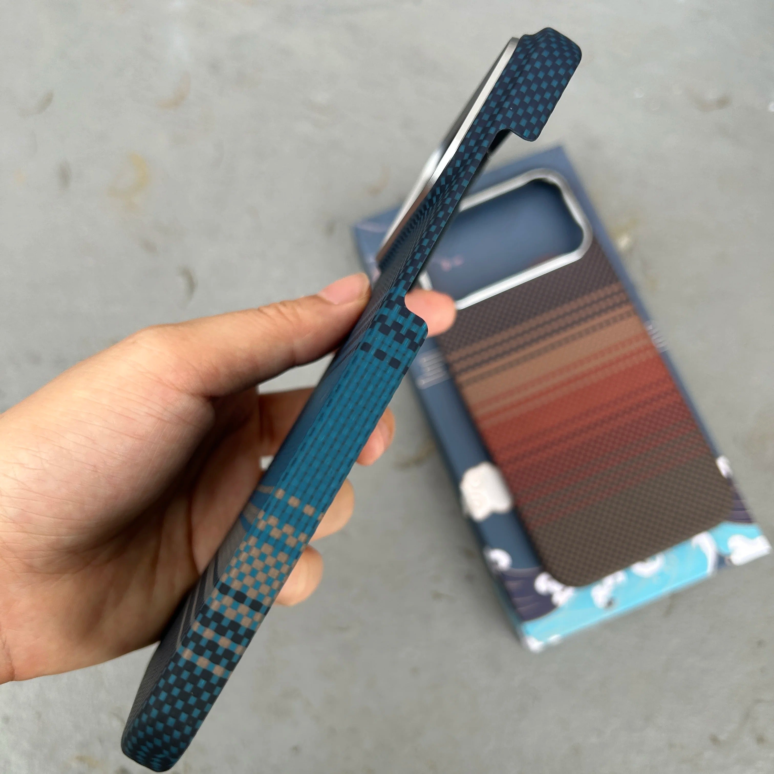 Luxury iPhone Case — Ultra-Thin Aramid Carbon Fiber MagSafe Cover with Kevlar-Grade Protection, Shock-Resistant Slim Design and Washable Finish