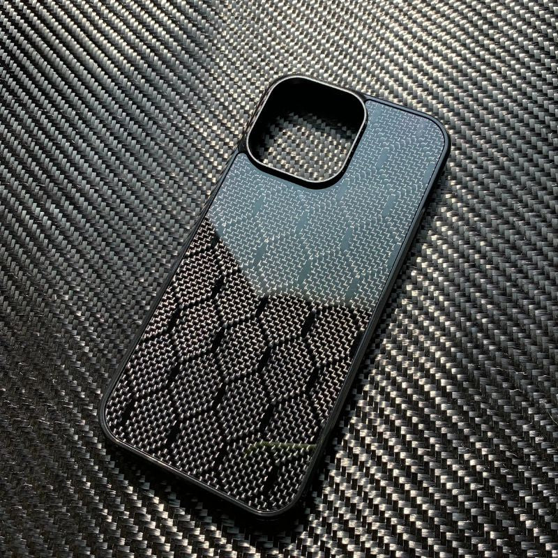 Premium iPhone Case — Real 3K Twill Woven Carbon Fiber MagSafe Cover with Shockproof Dual-Layer Protection, Anti-Fingerprint Lightweight Reflective Design