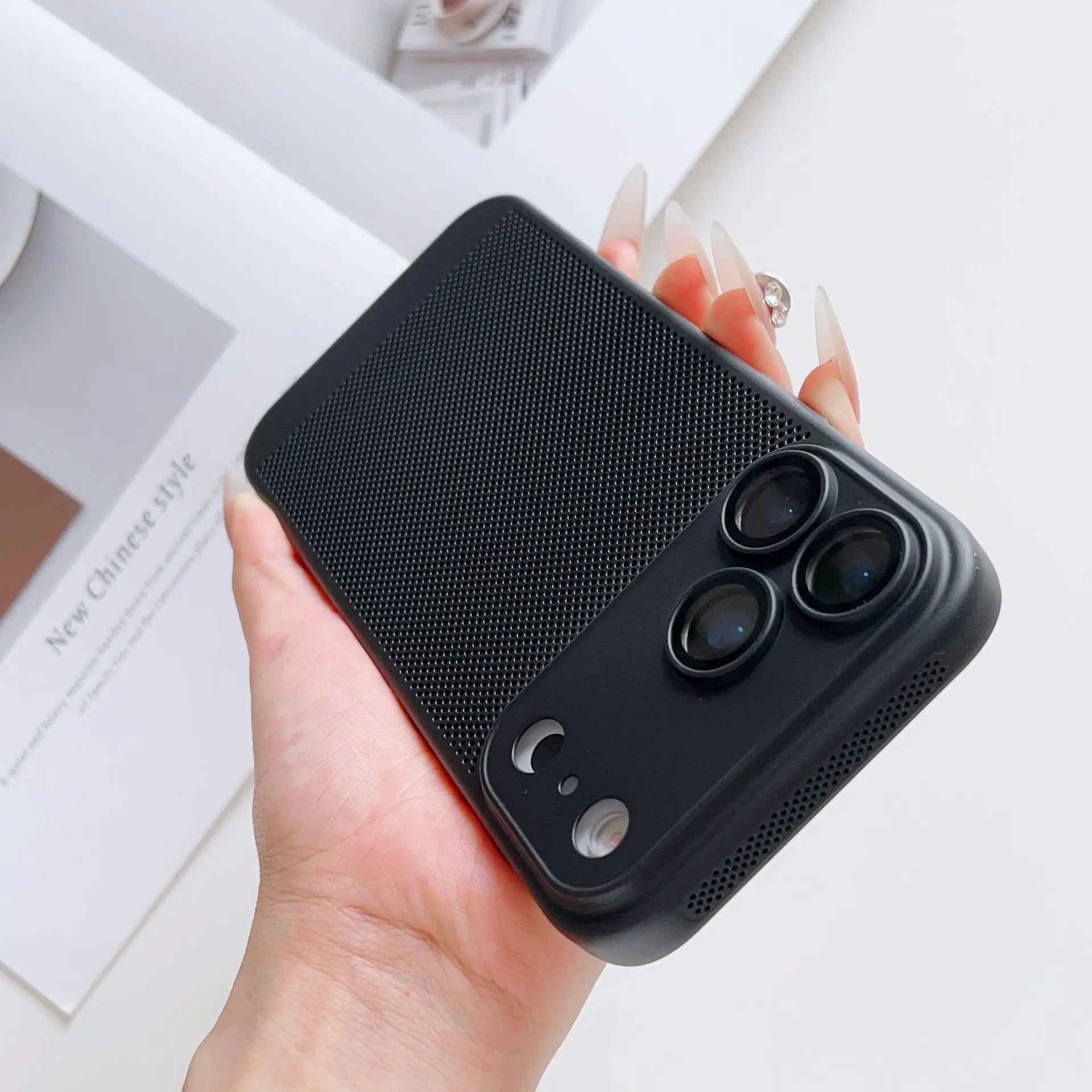 Impact-Ready iPhone Case with Heat Dissipation — Cooling Mesh Back, Shockproof Hard Cover, Breathable Design, Anti-Scratch & Lightweight Protection