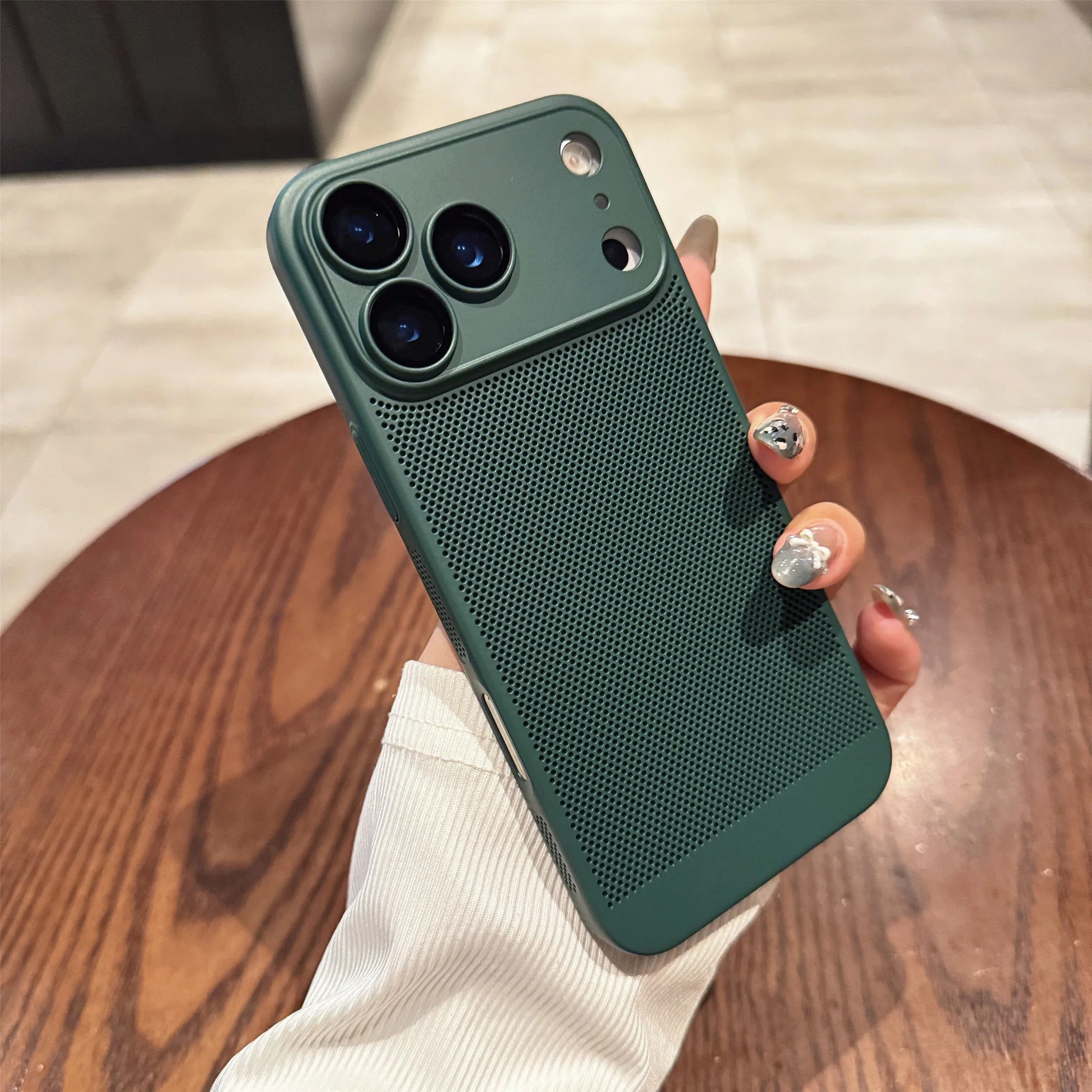 Impact-Ready iPhone Case with Heat Dissipation — Cooling Mesh Back, Shockproof Hard Cover, Breathable Design, Anti-Scratch & Lightweight Protection