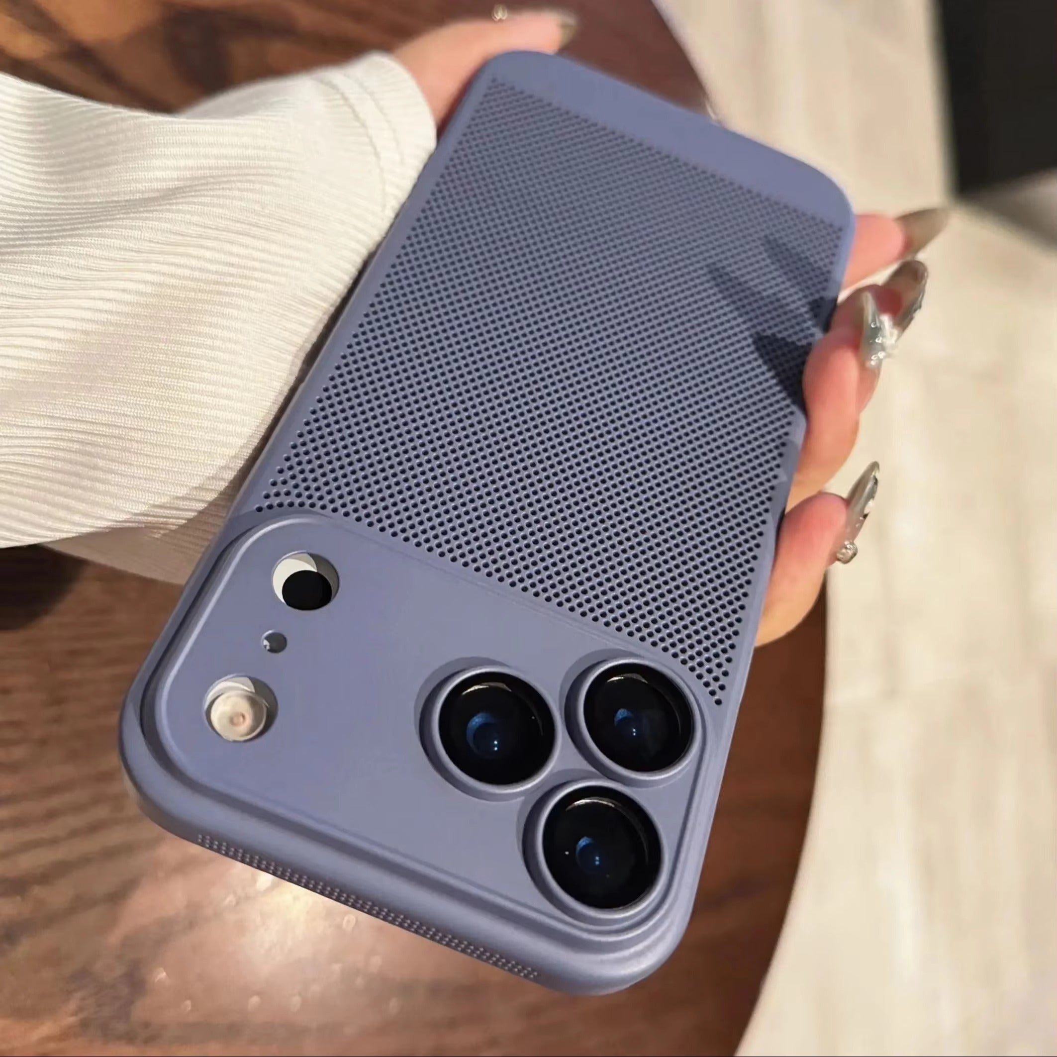Impact-Ready iPhone Case with Heat Dissipation — Cooling Mesh Back, Shockproof Hard Cover, Breathable Design, Anti-Scratch & Lightweight Protection