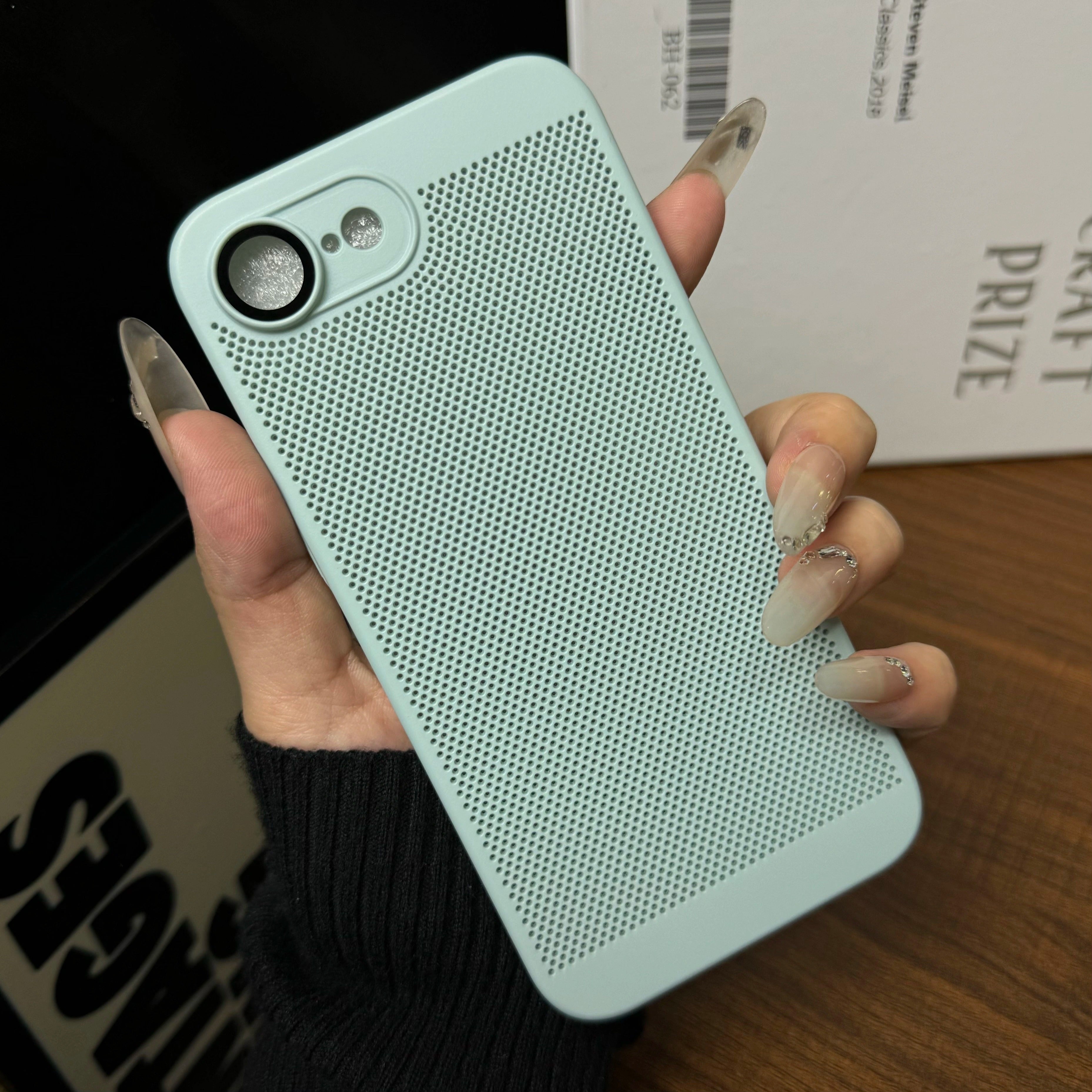 Impact-Ready iPhone Case with Heat Dissipation — Cooling Mesh Back, Shockproof Hard Cover, Breathable Design, Anti-Scratch & Lightweight Protection