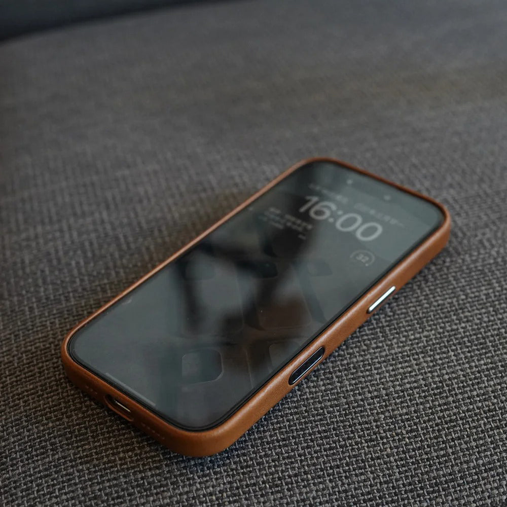 Luxury iPhone Case — MagSafe Genuine Cowhide Leather Cover with Retro Full-Body Design and Anti-Fingerprint Magnetic Protection