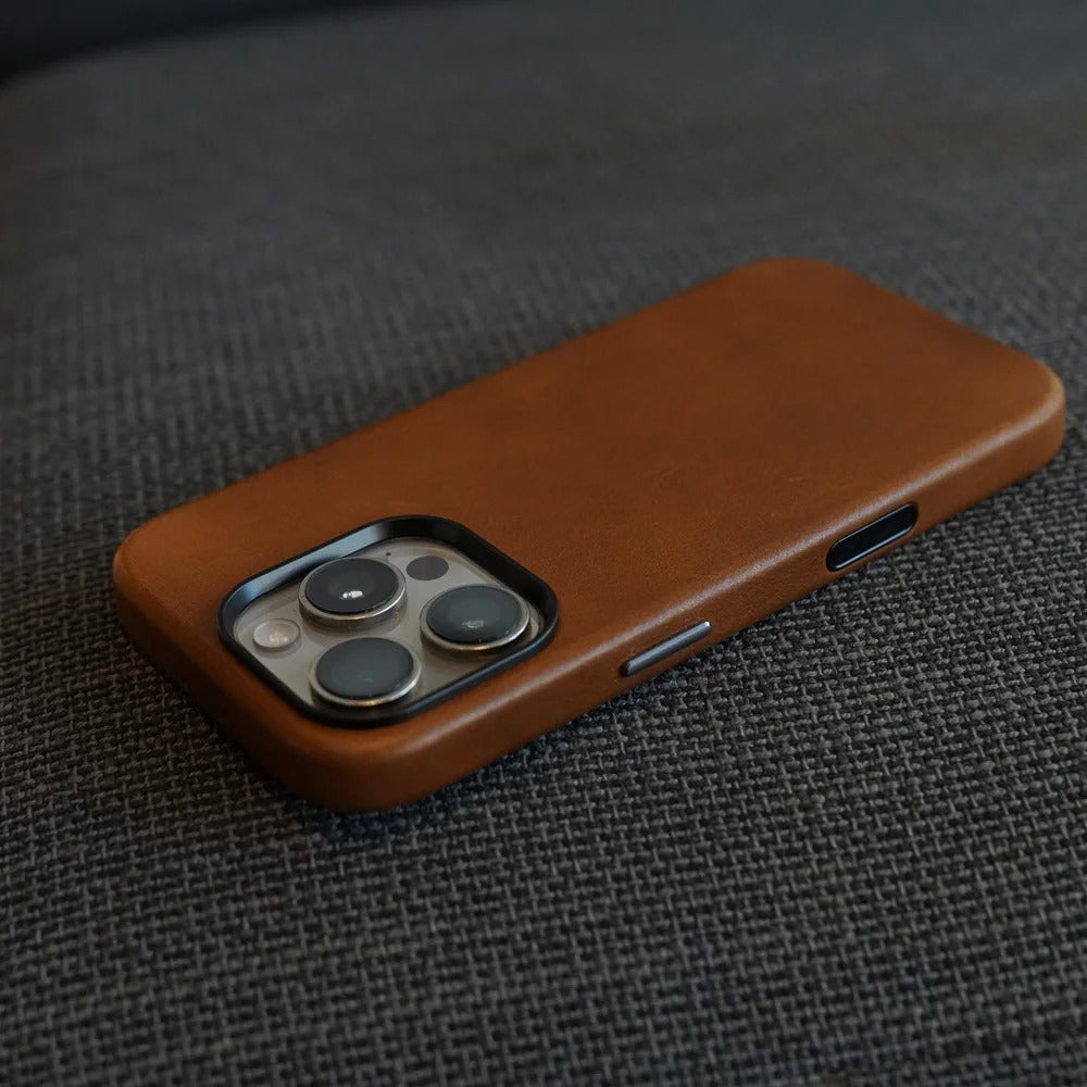 Luxury iPhone Case — MagSafe Genuine Cowhide Leather Cover with Retro Full-Body Design and Anti-Fingerprint Magnetic Protection