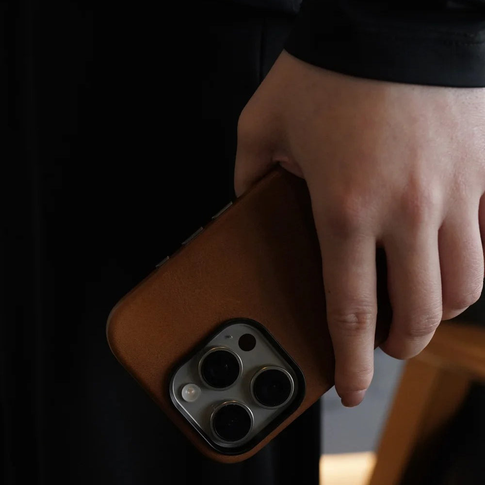 Luxury iPhone Case — MagSafe Genuine Cowhide Leather Cover with Retro Full-Body Design and Anti-Fingerprint Magnetic Protection