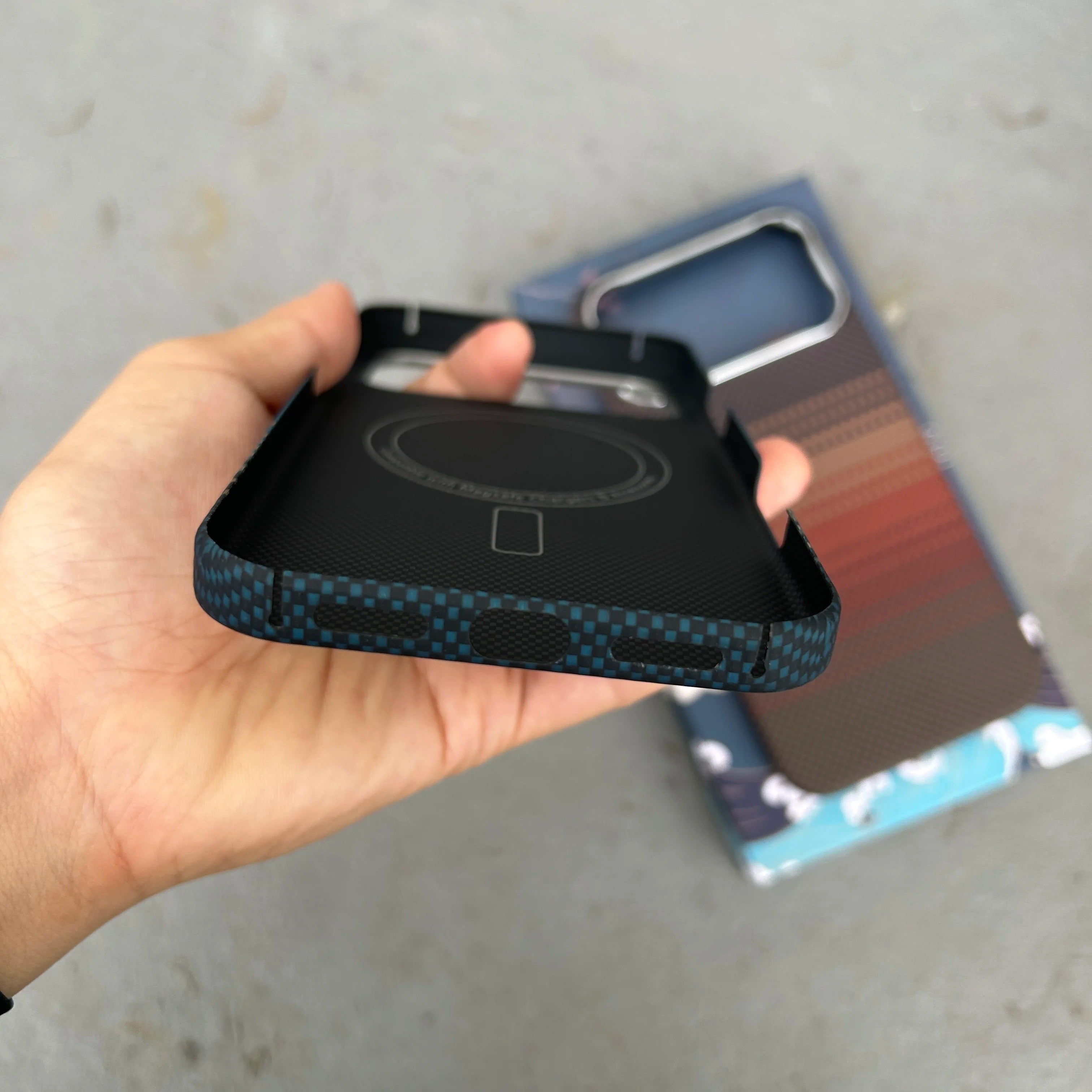 Luxury iPhone Case — Ultra-Thin Aramid Carbon Fiber MagSafe Cover with Kevlar-Grade Protection, Shock-Resistant Slim Design and Washable Finish