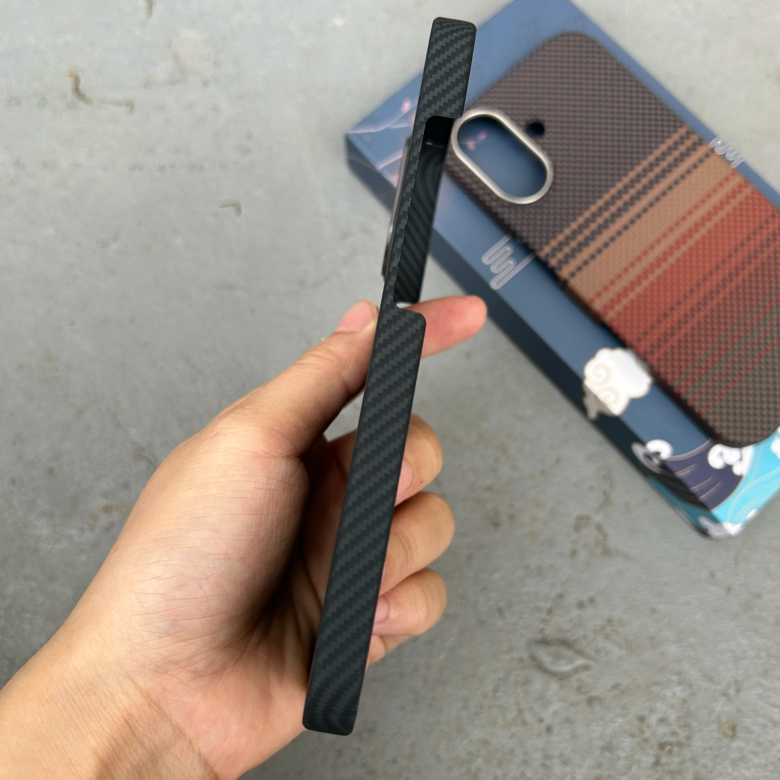 Luxury iPhone Case — Ultra-Thin Real Carbon Fiber MagSafe Cover with Aramid Kevlar Armor Protection, Matte Anti-Fingerprint Non-Slip Full-Coverage Design